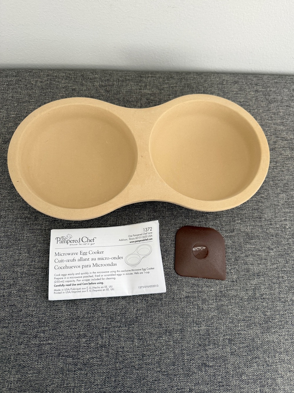 Pampered Chef Stoneware Microwave Egg Cooker 1372 Instructions Scraper Cooking